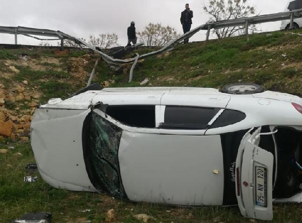 Şanlıurfa'da otomobil devrildi: 2 yaralı