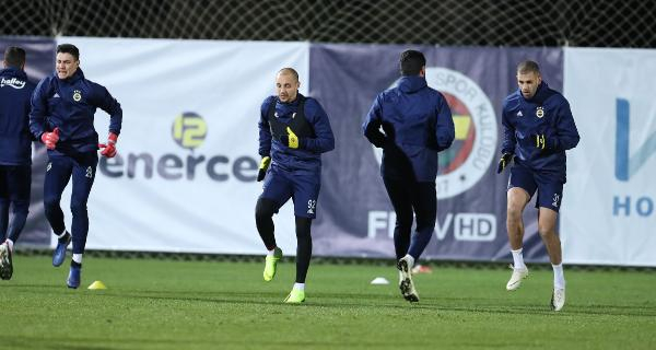 Fenerbahçe günü çift idmanla tamamladı