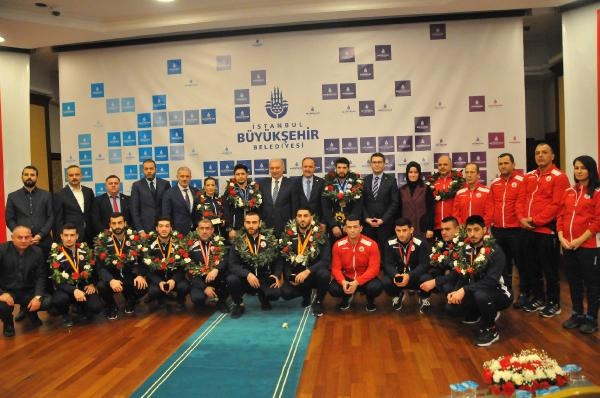 İBB, Dünya Şampiyonlarını ödüllendirdi