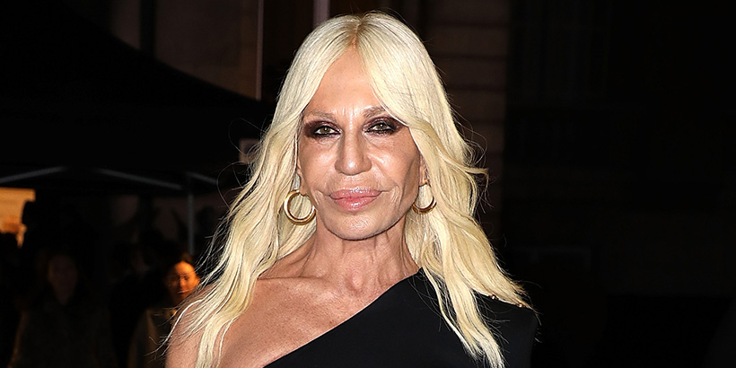 Donatella Versace břicho zastrčit